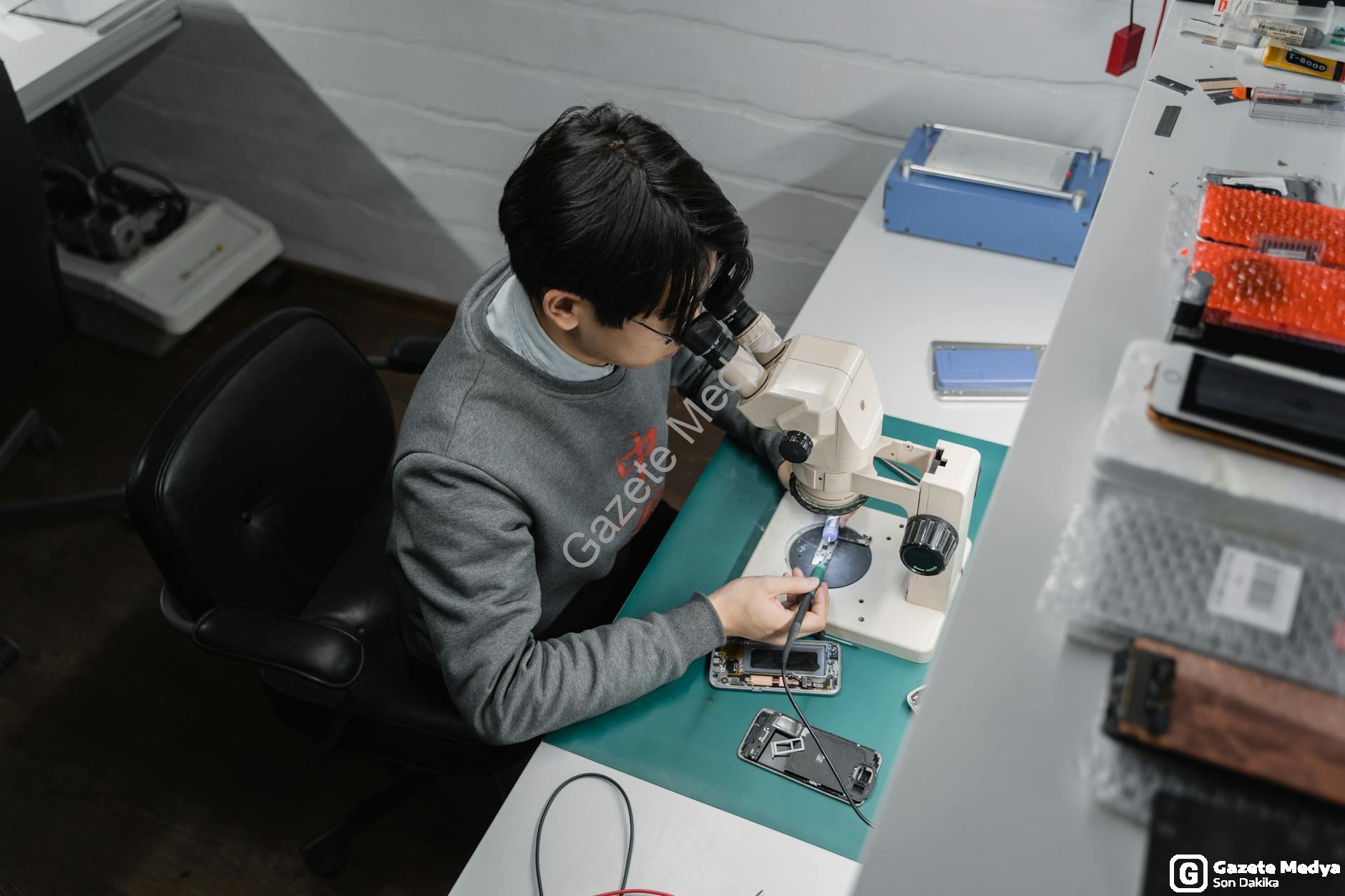 Cep Telefonu Yedek Parça Değişimi Yaparken İlk Adım