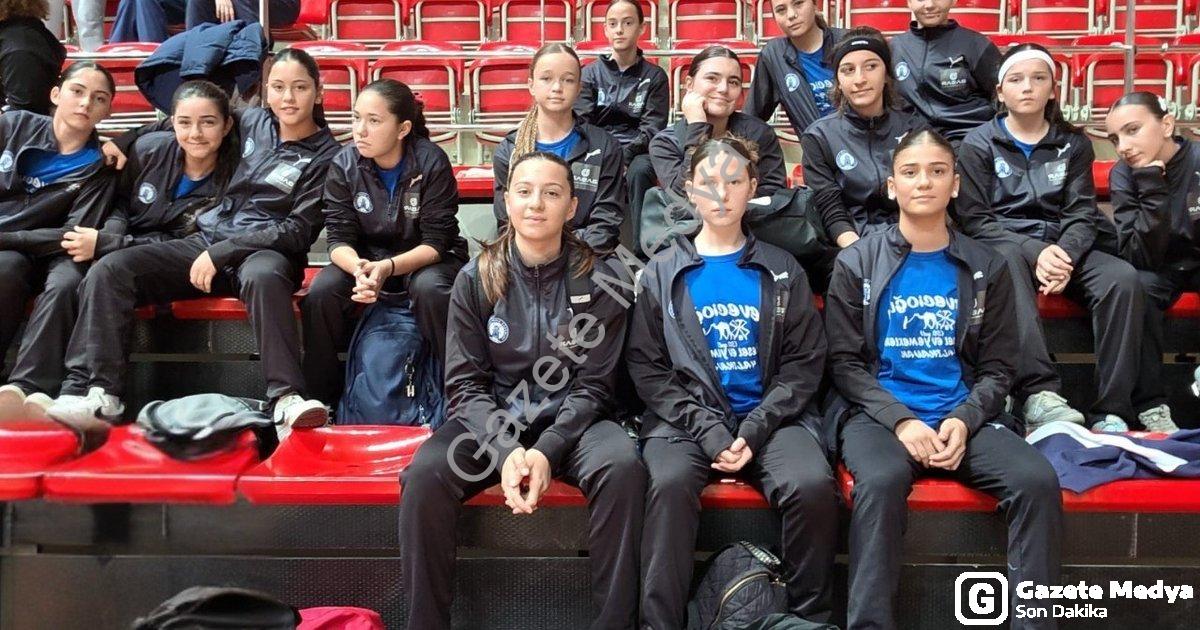 "Yalıkavakspor'un Genç Yıldızları Konya'da Parladı: Mevlana Turnuvası'na Farklı Başlangıç" başlıklı