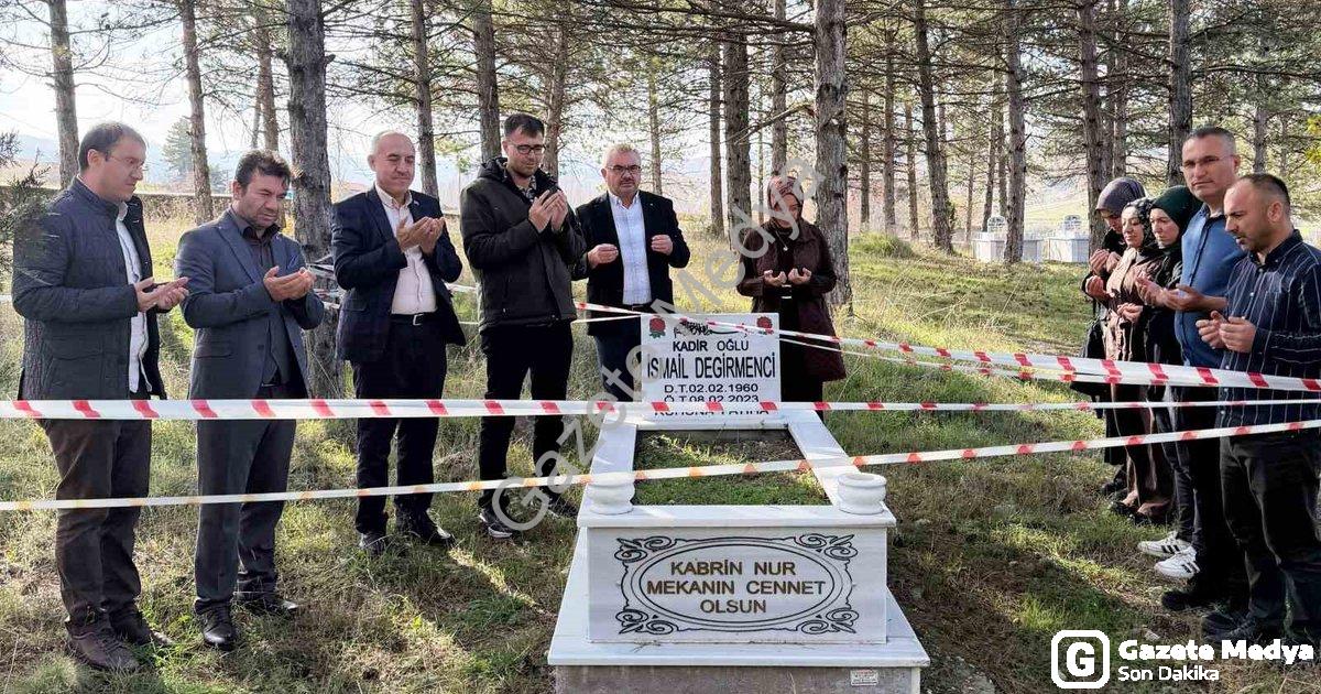 "Hisarcık'ta Eğitimcilerden Duygulandıran Vefa: İsmail Değirmenci Kabri Başında Anıldı" başlıklı hab