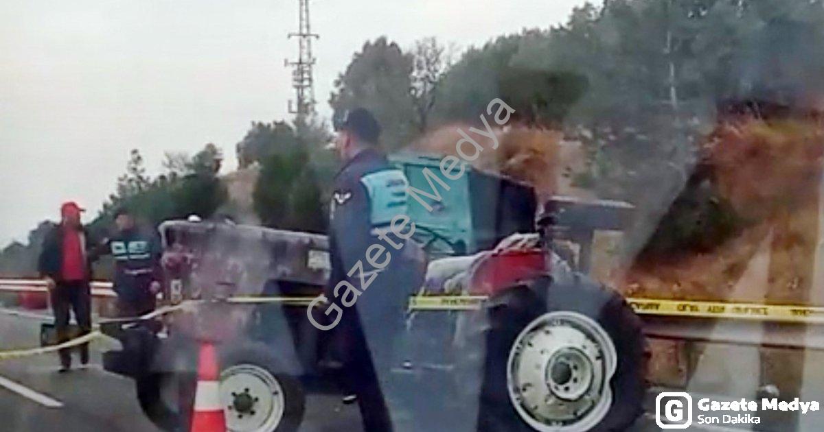 "Manisa Akhisar'da Feci Zincirleme Kaza: Ölü Sayısı 2'ye Yükseldi" başlıklı haber için fotorealistik