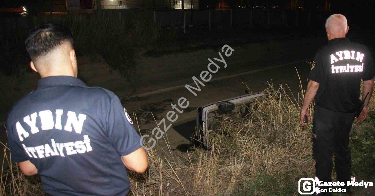"Aydın'da Korkutan Anlar: Araç Sulama Kanalına Uçtu, 2 Yaralı" başlıklı haber için fotorealistik, pr