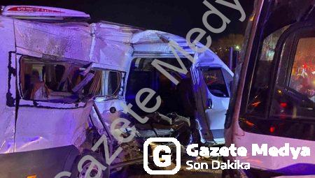 Kemalpaşa’da Gece Yarısı Dehşeti: İki İşçi Servisi Çarpıştı, 15 Yaralı