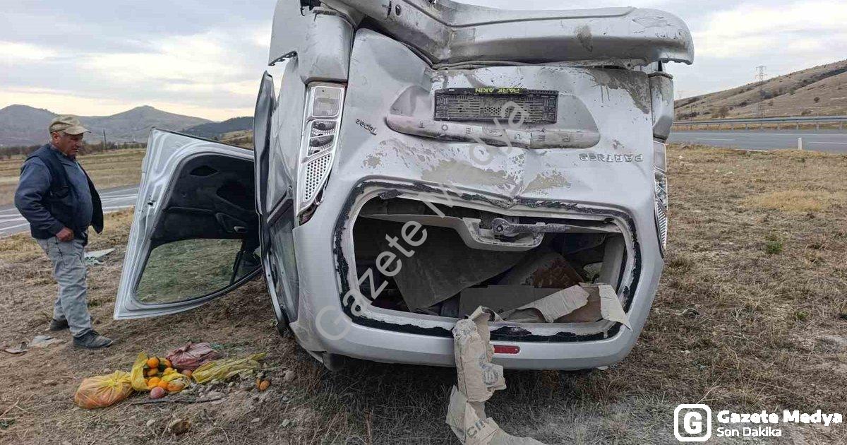 "Afyonkarahisar'da Dehşet Anları: Araç Takla Attı, 7 Kişi Yaralandı" başlıklı haber için fotorealist