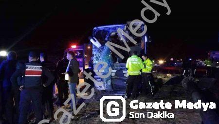 Denizli’de Korkunç Kaza: Otobüsle Minibüs Çarpıştı, Can Pazarı Yaşandı