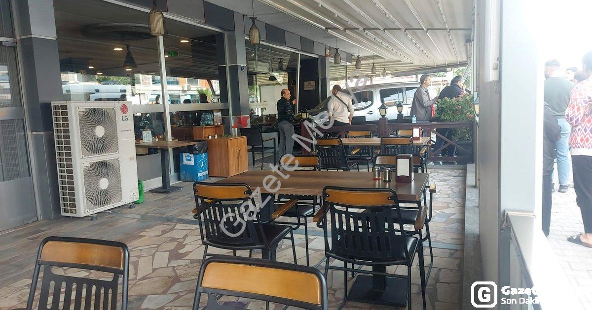 "Aydın'da Facianın Eşiğinden Dönüldü: 15'lik Sürücü Dükkana Girdi" başlıklı haber için fotorealistik