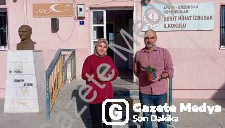 Bozdoğan Belediyesi Öğretmenlere Canlı Karanfil Hediye Etti