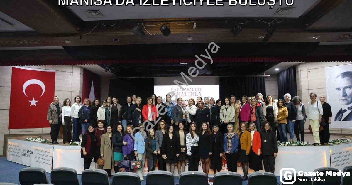 ""Bu Kalabalığı Hatırla" Belgeseli Manisa'da İzleyiciyle Buluştu" başlıklı haber için fotorealistik,