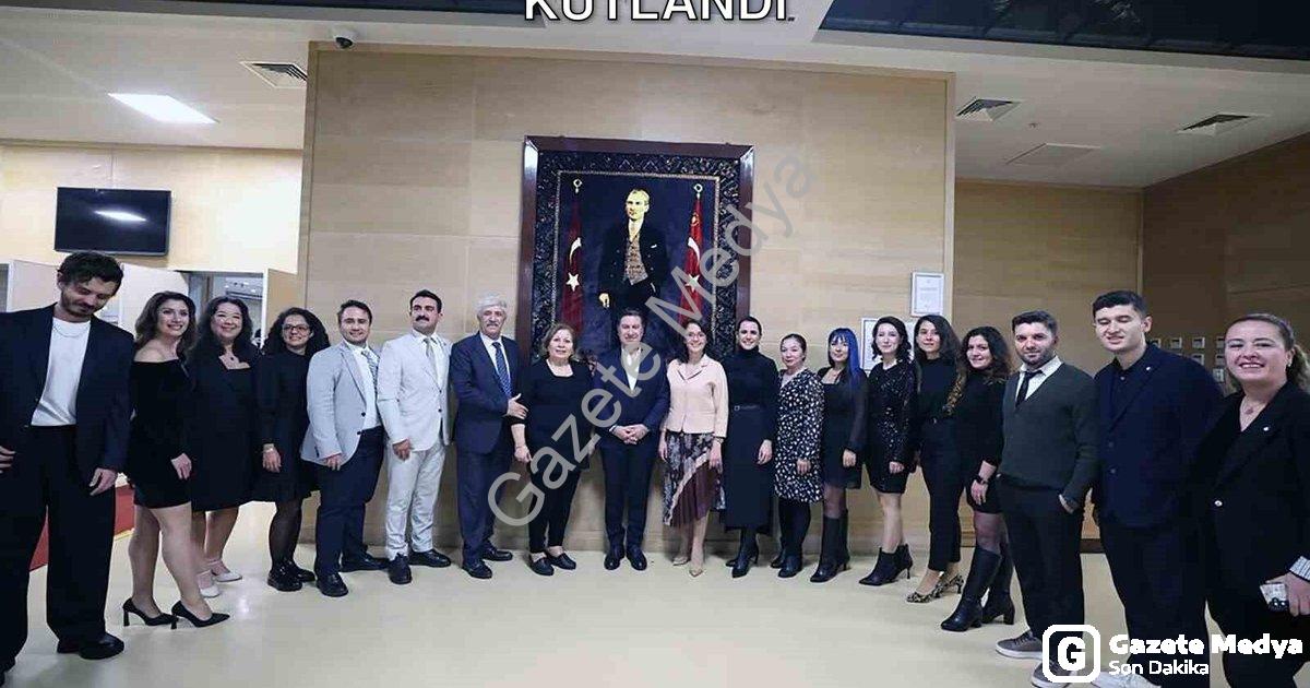 "Muğla'da Öğretmenler Günü Coşkuyla Kutlandı" başlıklı haber için fotorealistik, profesyonel bir hab