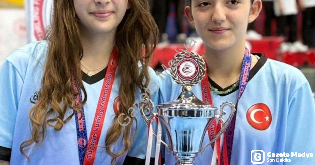 "Köyceğizli iki genç sporcu Floor Curling Milli kampında" başlıklı haber için fotorealistik, profesy