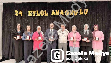 Muhtardan 24 Kasım’da Öğretmenlere Anlamlı Plaket Sürprizi