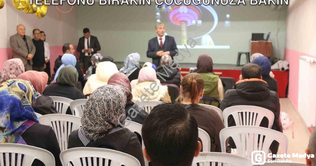 "Müdür Yılmaz'dan Velilere Kritik Uyarı: Telefonu Bırakın Çocuğunuza Bakın" başlıklı haber için foto