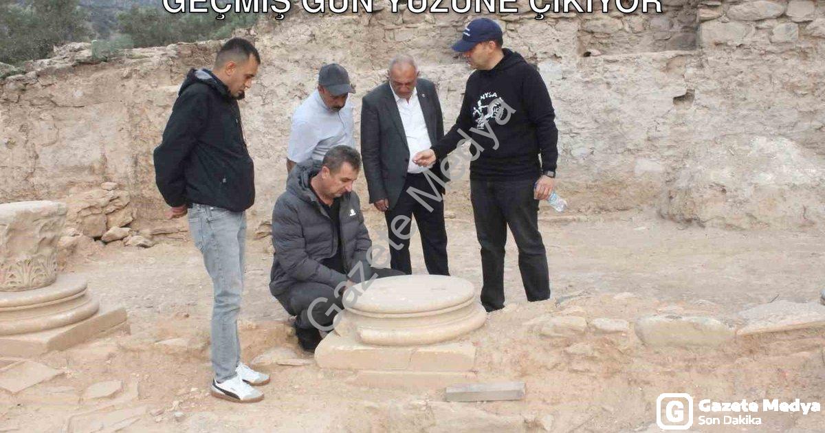 "Sultanhisar'ın Tarihi İncisi Nysa'da Geçmiş Gün Yüzüne Çıkıyor" başlıklı haber için fotorealistik,