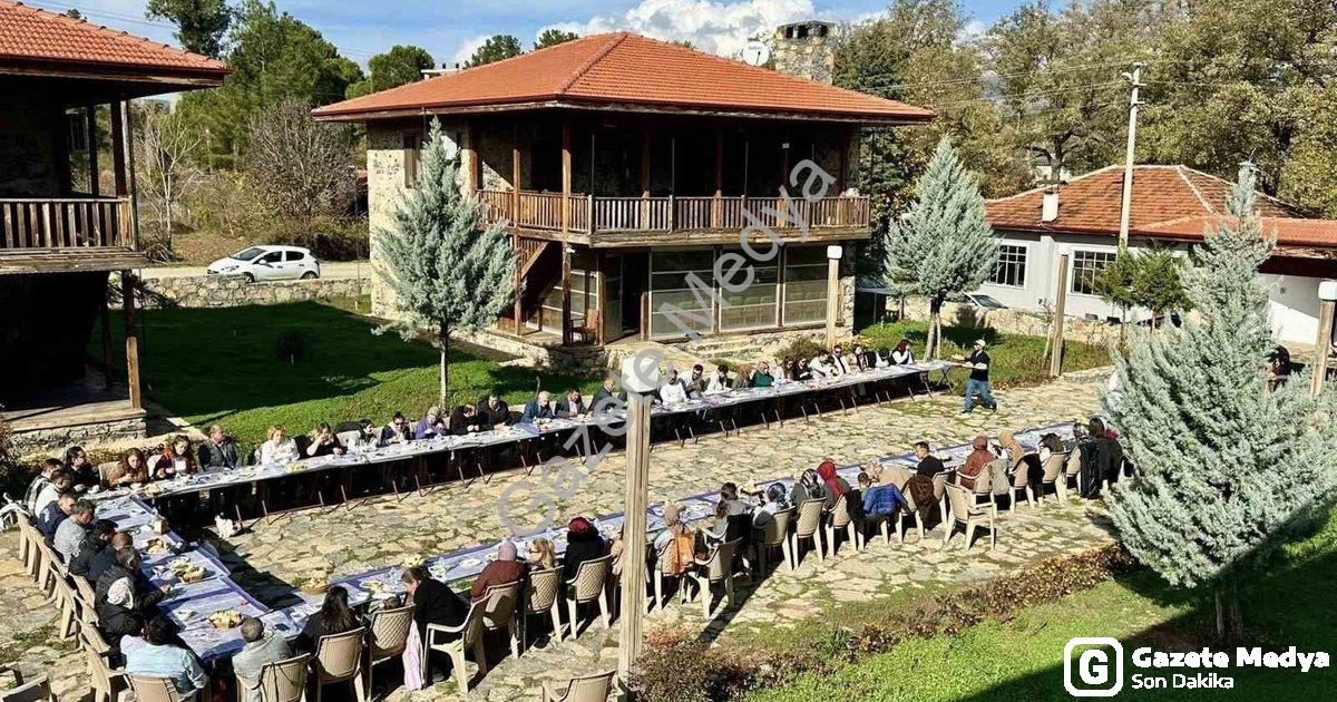 "Beyağaç'ta Anlamlı Buluşma: Başkan Pütün Öğretmenleri Ağırladı" başlıklı haber için fotorealistik,