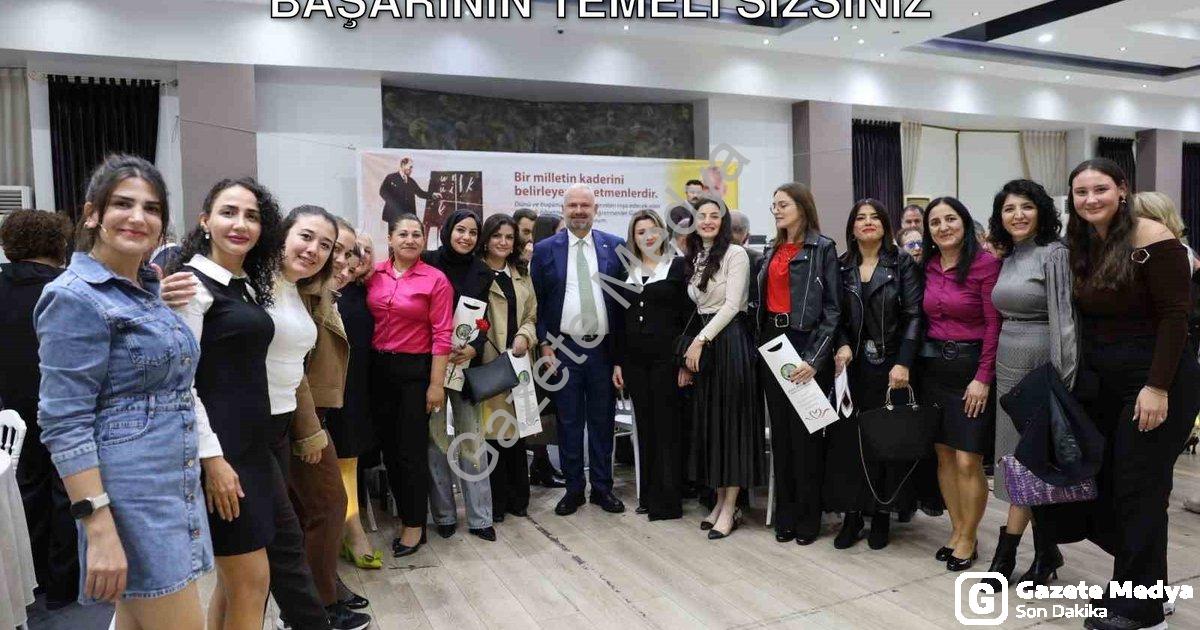 "Başkan Pehlivan'dan Öğretmenlere Vefa: Başarının Temeli Sizsiniz" başlıklı haber için fotorealistik