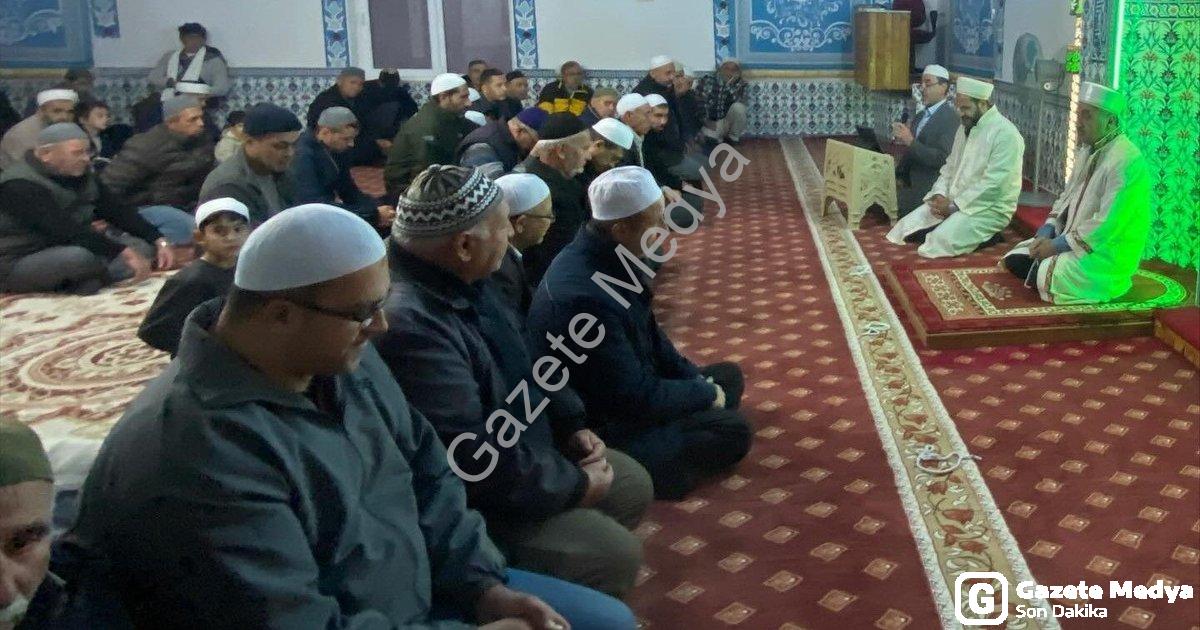 "Ortaca Karaburun Camii'nde Manevi Huzur: Sabah Namazı Buluşması" başlıklı haber için fotorealistik,
