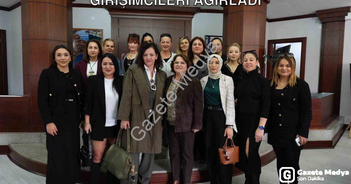 "Didim'de Kadın Dayanışması: Başkan Gençay Girişimcileri Ağırladı" başlıklı haber için fotorealistik